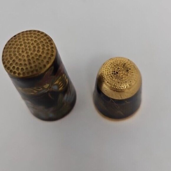2 Antique Chinese Cloisonne Enamel Sewing Thimbles Brass Flowers Butterfly - Picture 3 of 4